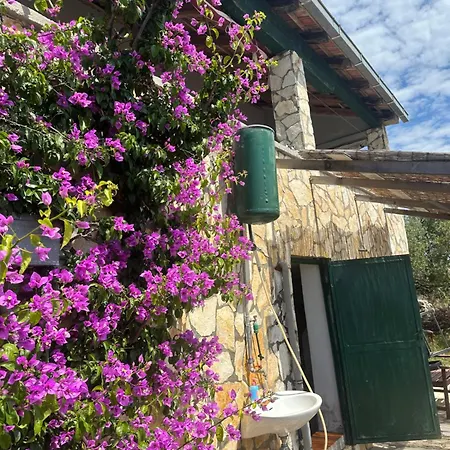 Robinzonska Kuca Uz Casa de Férias Tkon