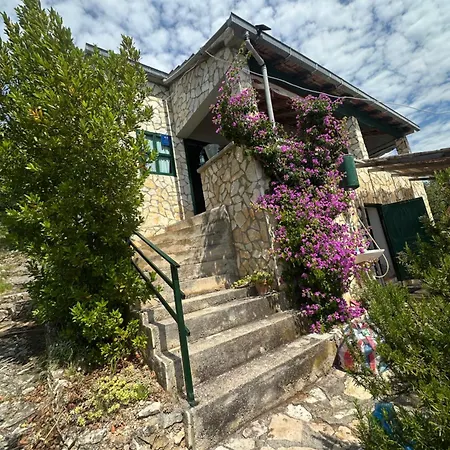 Robinzonska Kuca Uz Casa de Férias *