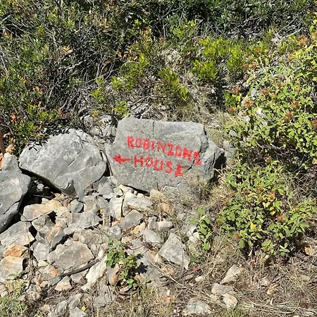 Robinzonska Kuca Uz Casa de Férias *
