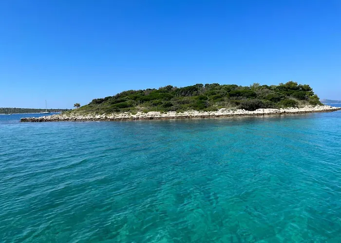 Robinzonska Kuca Uz Сasa de vacaciones Tkon