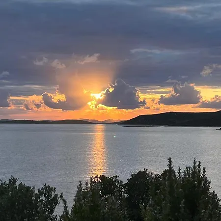Robinzonska Kuca Uz